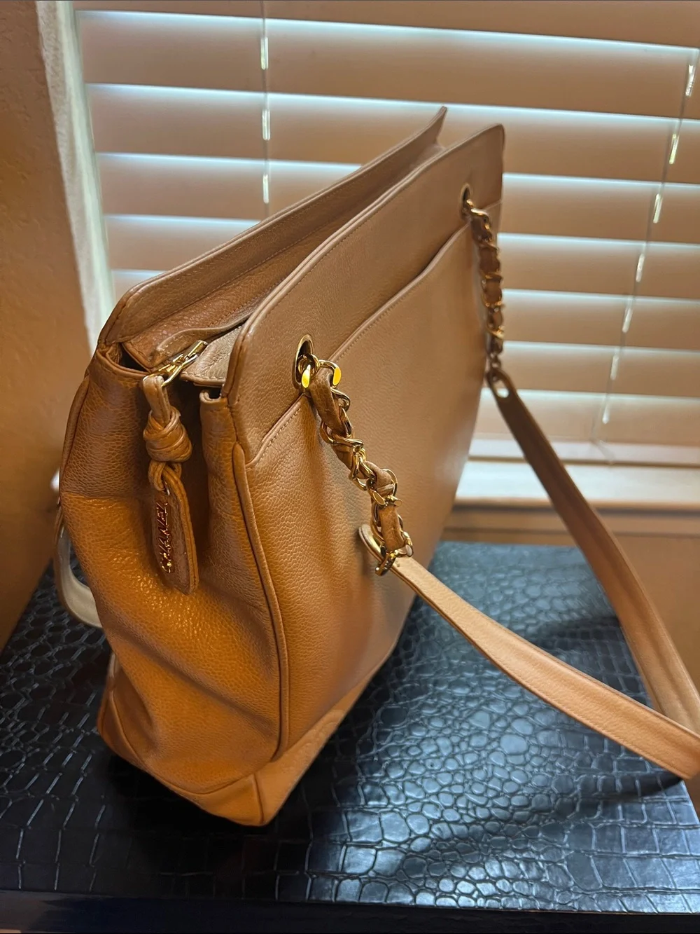 CHANEL vintage shoulder